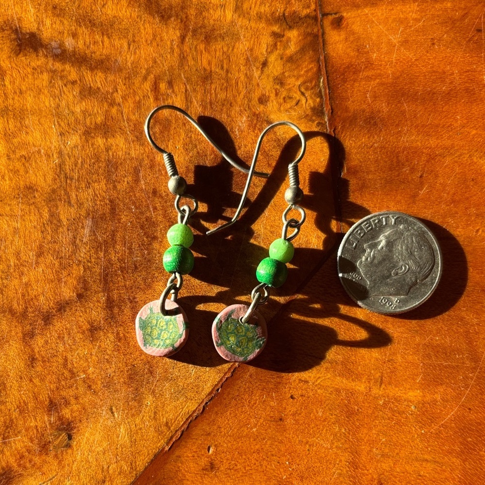 Green and Pink Turtle earrings - Picture 2 of 3